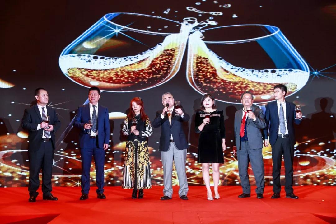 熱烈慶?!白兏飫?chuàng)新 揚(yáng)帆未來(lái)”北京中成康富2019年合伙人年會(huì)勝利召開(kāi) 熱烈慶祝“變革創(chuàng)新 揚(yáng)帆未來(lái)”北京中成康富2019年合伙人年會(huì)勝利召開(kāi)